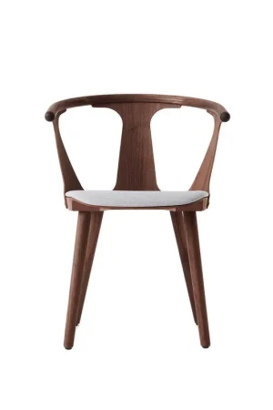 &Tradition In Between SK2 eetkamerstoel Walnut Balder Betrouwbaar