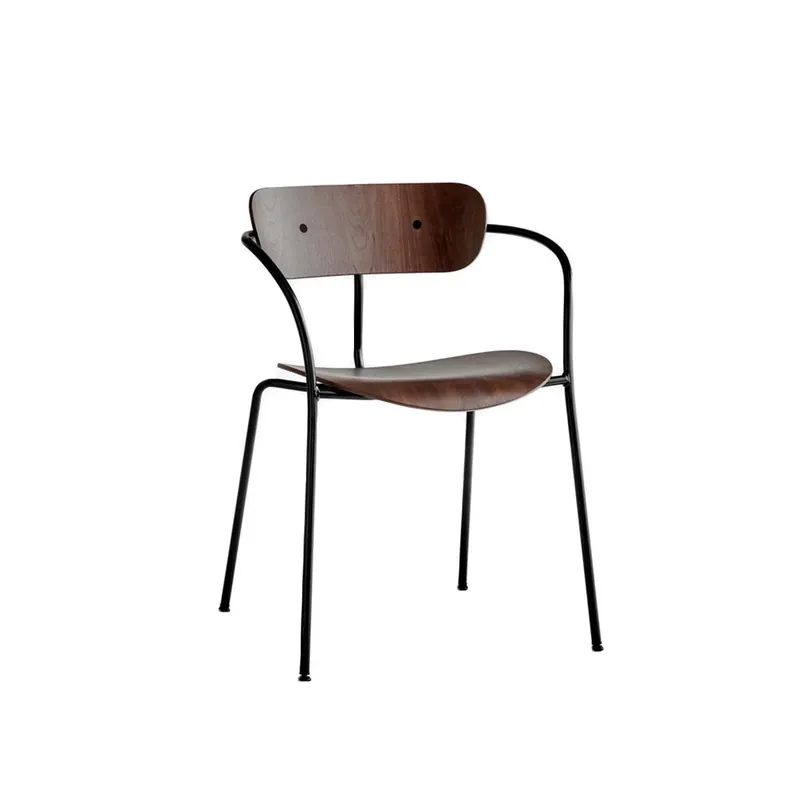 &Tradition Pavilion AV2 eetkamerstoel black Lacquered Walnut Finale Uitverkoop